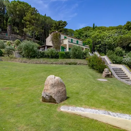 Le Sprizze A Bordo Del Mare - Goelba Prázdninový dům