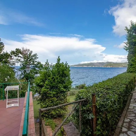Feriehus Le Sprizze A Bordo Del Mare - Goelba *