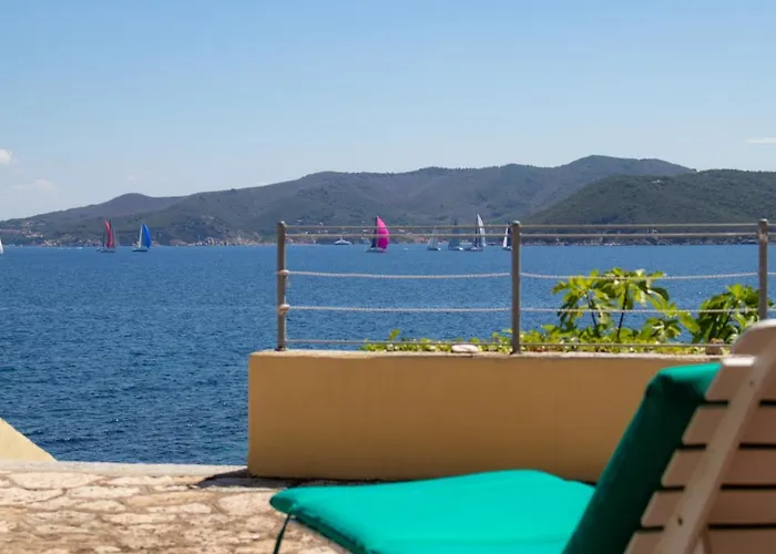 Le Sprizze A Bordo Del Mare - Goelba * מרצ'יאנה מרינה