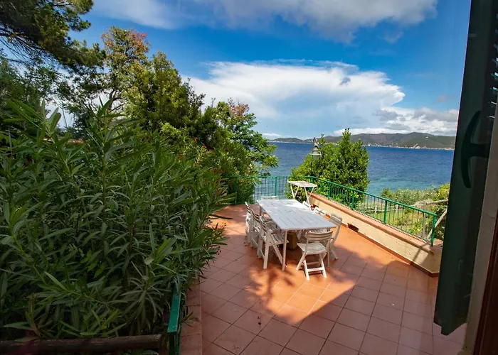 Le Sprizze A Bordo Del Mare - Goelba בית נופש